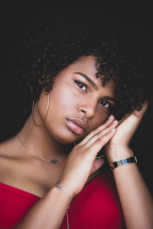 Jhudeska leaning against a bus